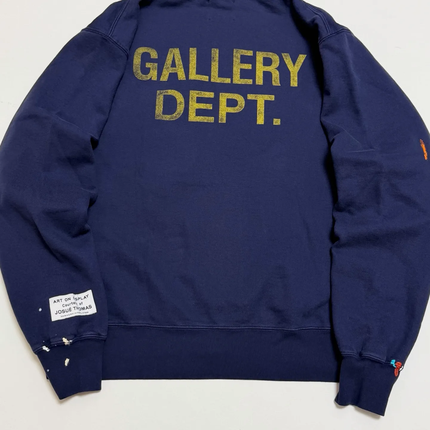 GALLERY DEPT. PAINT LOGO HOODIE/Vintage Navy Purple English graffiti distressed hoodie Purple S-XL Front panel GD ENGLISH logo Enlarged back logo Ready-to-wear belt printed with wash and distressed Made with faded distressed texture There is "Art on Display" pattern patch on the cuffs All painted by old craftsmen with splashes of ink Original mold opening Fabric custom woven and dyed Perfect reproduction of the correct version